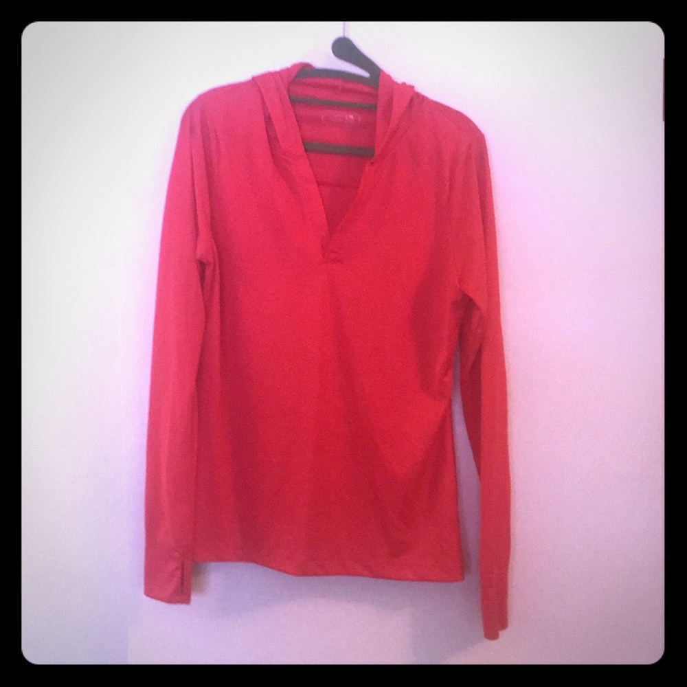 Long sleeve athletic shirt